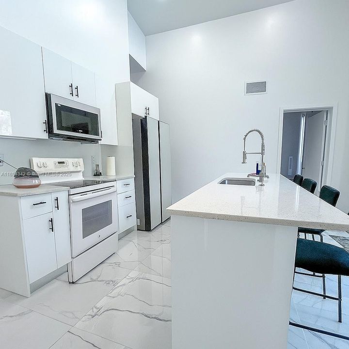 En Venta: $425,000 (3 camas, 2 baños, 1680 Pies cuadrados)