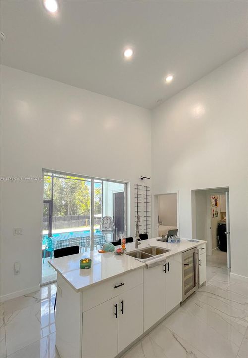 En Venta: $425,000 (3 camas, 2 baños, 1680 Pies cuadrados)