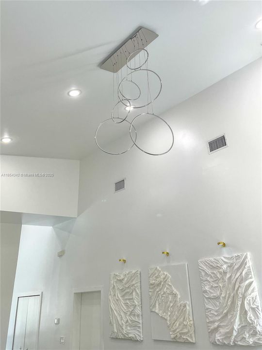 En Venta: $425,000 (3 camas, 2 baños, 1680 Pies cuadrados)