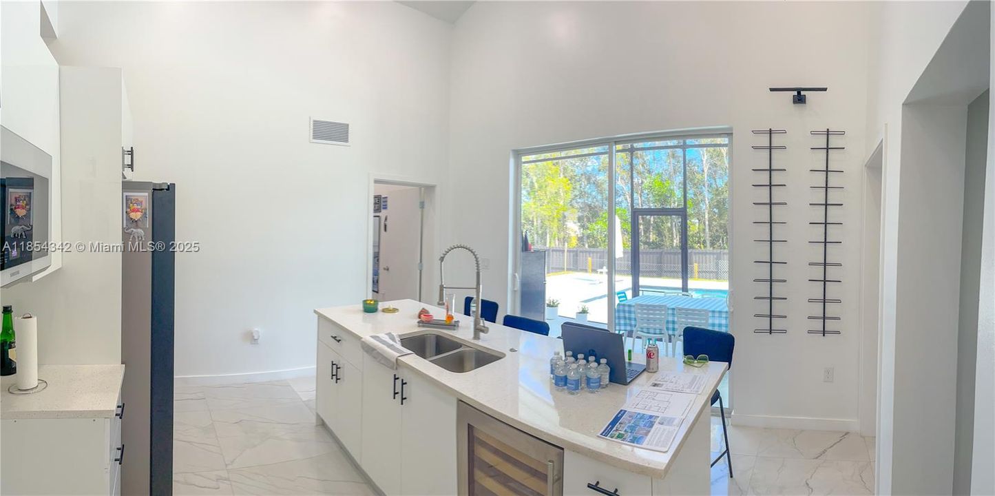 En Venta: $425,000 (3 camas, 2 baños, 1680 Pies cuadrados)