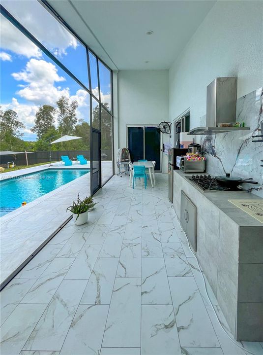 Covered & Screened Outdoor Kitchen & Dining