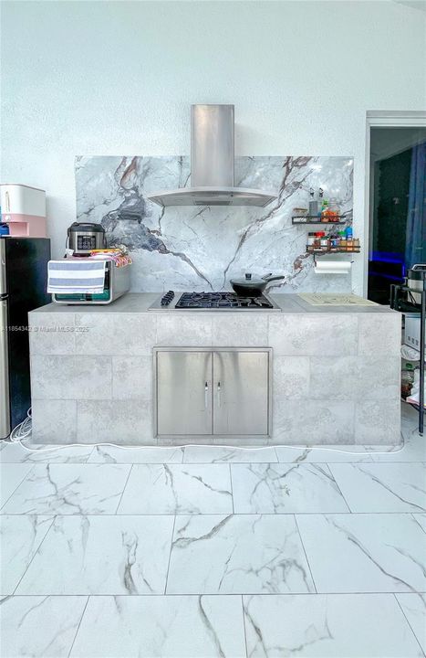 Covered & Screened Outdoor Kitchen & Dining