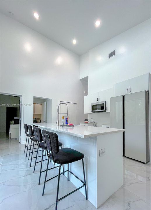 En Venta: $425,000 (3 camas, 2 baños, 1680 Pies cuadrados)