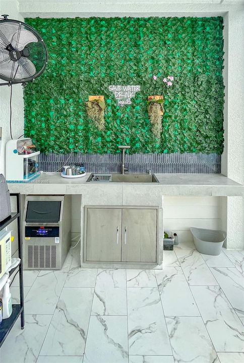 Covered & Screened Outdoor Kitchen & Dining