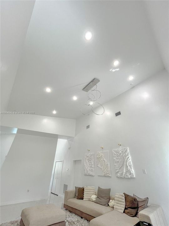 En Venta: $425,000 (3 camas, 2 baños, 1680 Pies cuadrados)