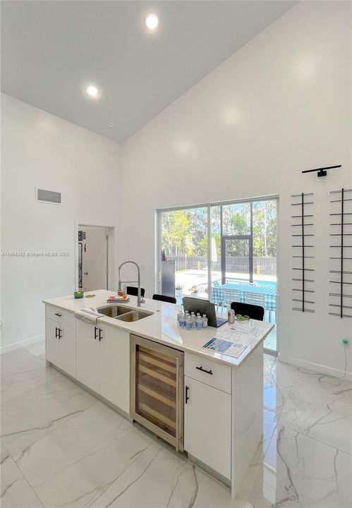 En Venta: $425,000 (3 camas, 2 baños, 1680 Pies cuadrados)