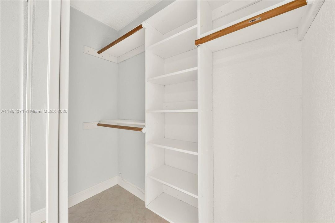 En Venta: $299,000 (3 camas, 2 baños, 1016 Pies cuadrados)