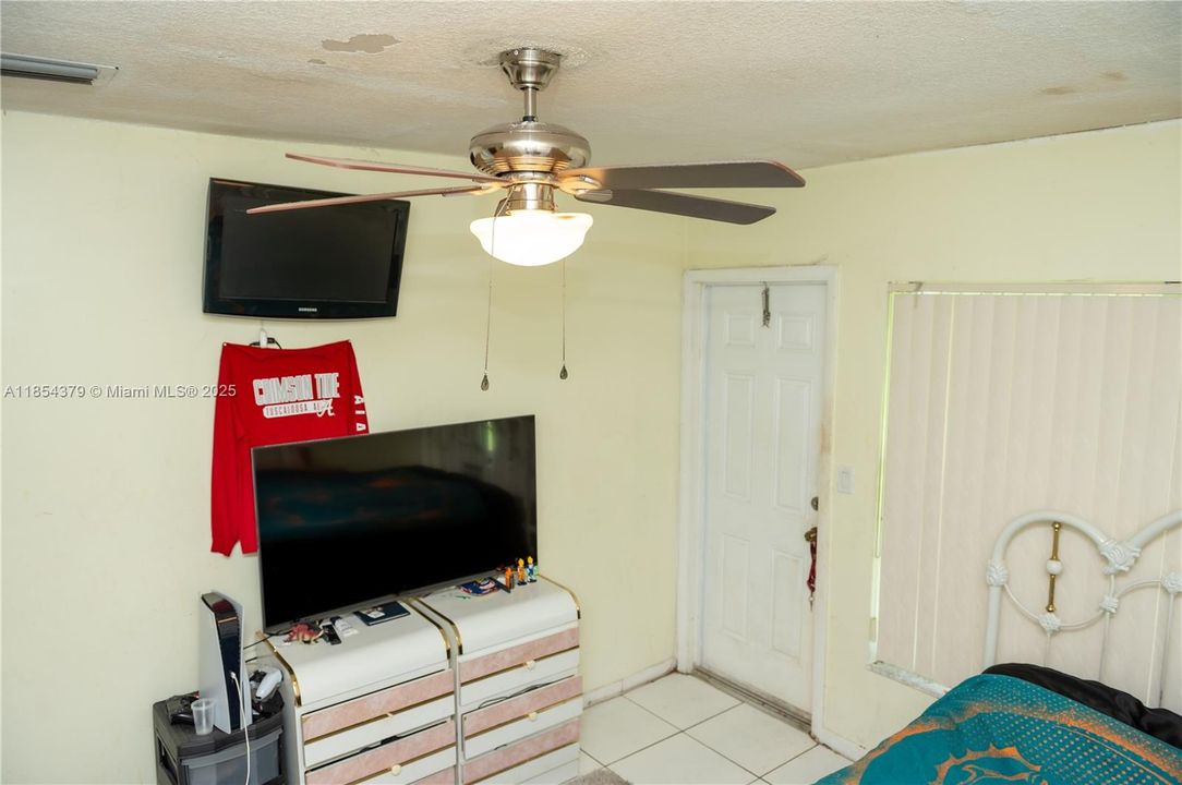 En Venta: $380,000 (3 camas, 2 baños, 1353 Pies cuadrados)