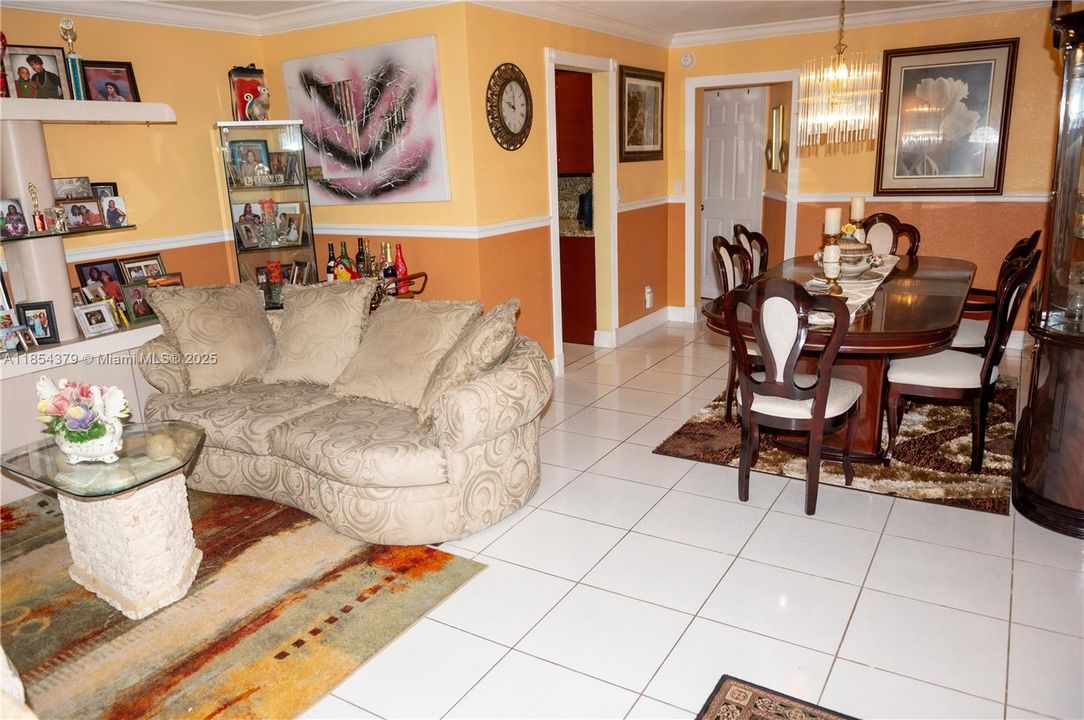 En Venta: $380,000 (3 camas, 2 baños, 1353 Pies cuadrados)