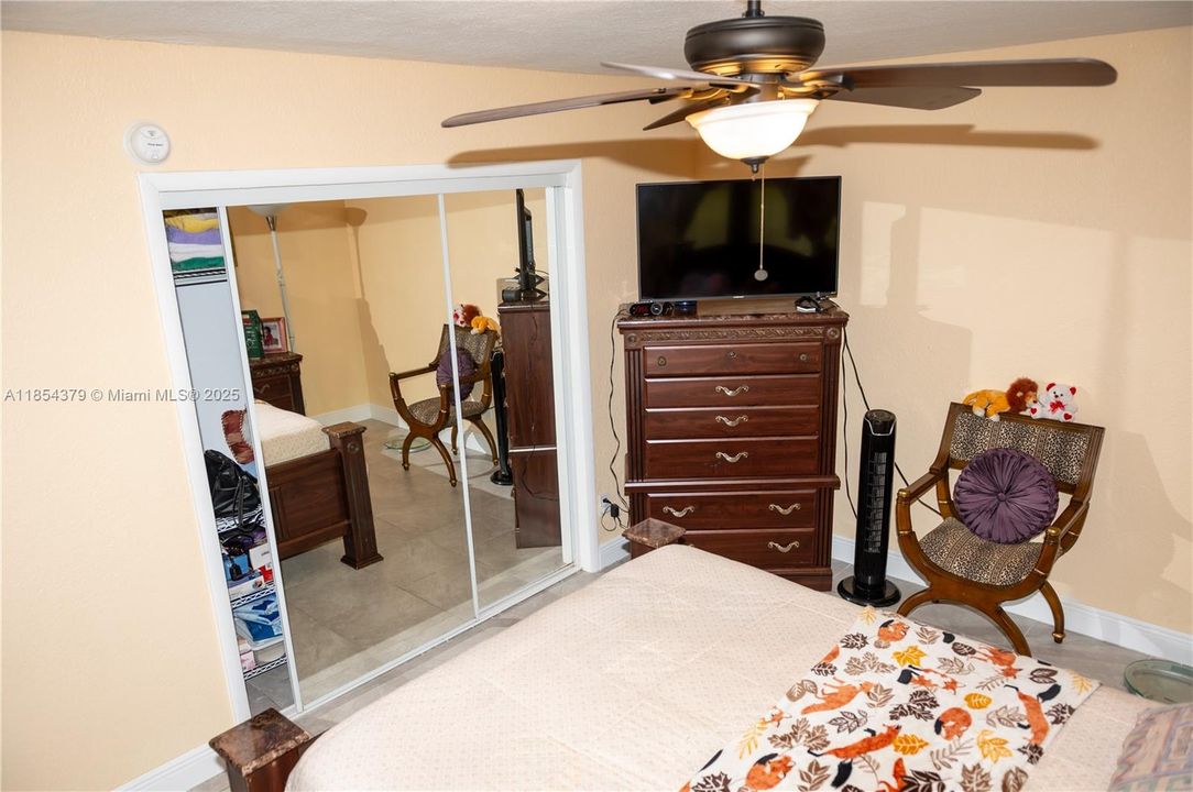 En Venta: $380,000 (3 camas, 2 baños, 1353 Pies cuadrados)