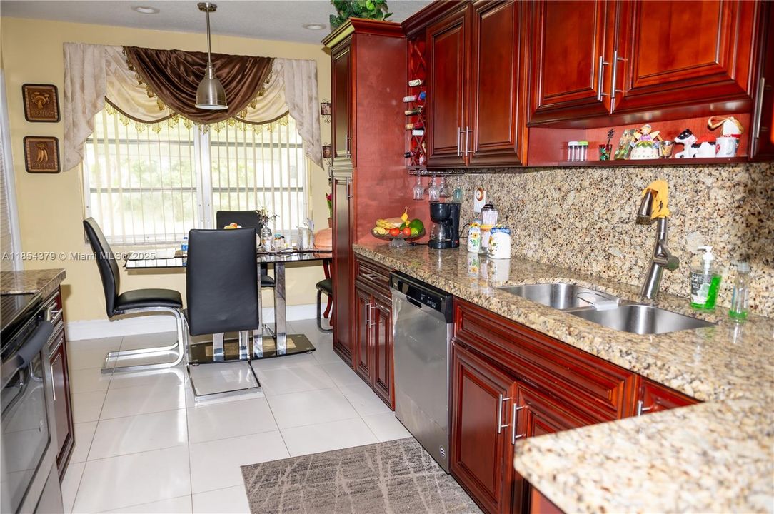 En Venta: $380,000 (3 camas, 2 baños, 1353 Pies cuadrados)