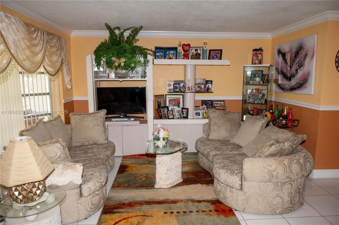 En Venta: $380,000 (3 camas, 2 baños, 1353 Pies cuadrados)