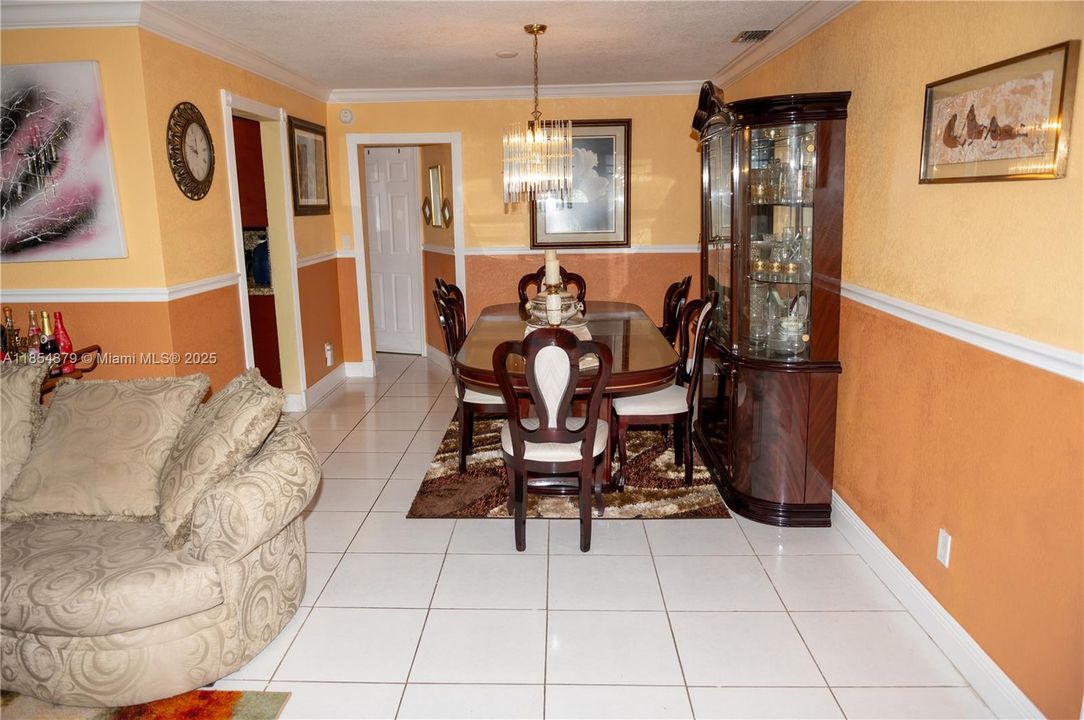 En Venta: $380,000 (3 camas, 2 baños, 1353 Pies cuadrados)