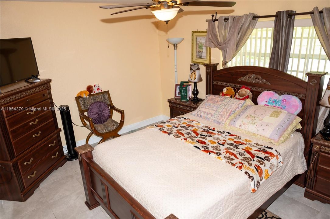 En Venta: $380,000 (3 camas, 2 baños, 1353 Pies cuadrados)