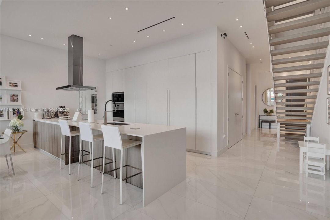 En Venta: $2,600,000 (5 camas, 5 baños, 3344 Pies cuadrados)