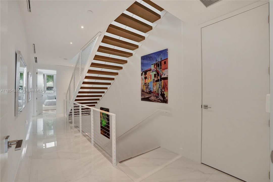 En Venta: $2,600,000 (5 camas, 5 baños, 3344 Pies cuadrados)