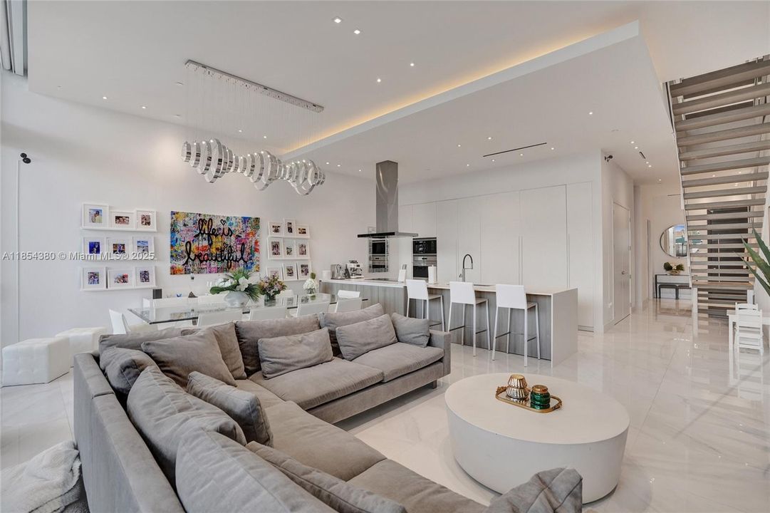 En Venta: $2,600,000 (5 camas, 5 baños, 3344 Pies cuadrados)