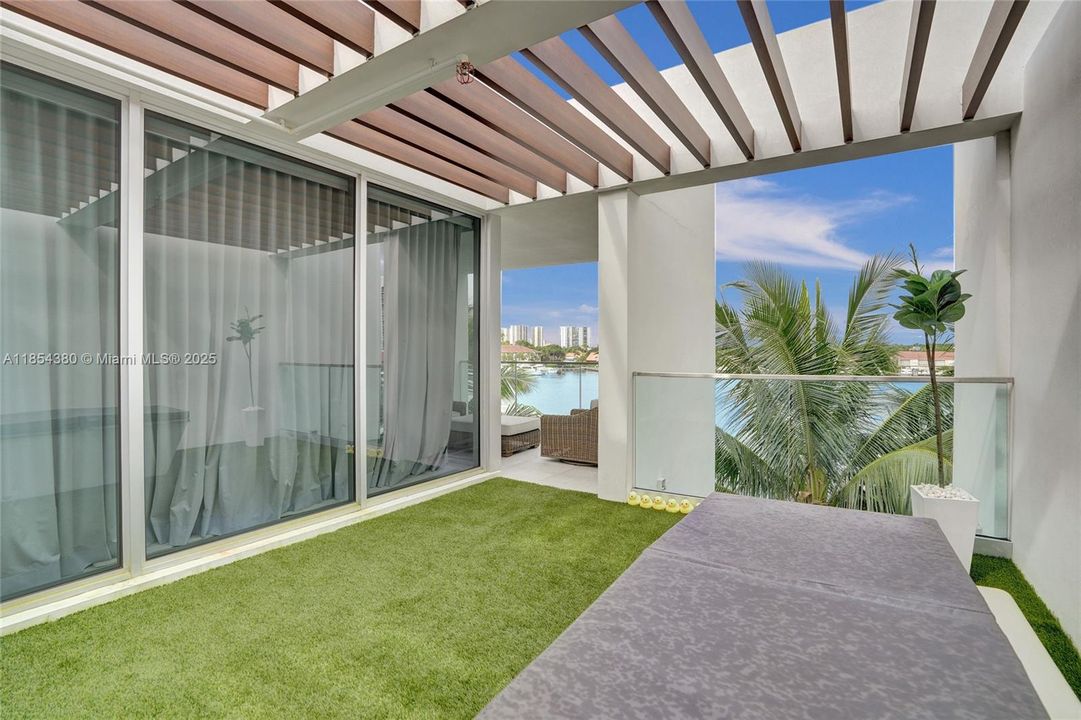 En Venta: $2,600,000 (5 camas, 5 baños, 3344 Pies cuadrados)