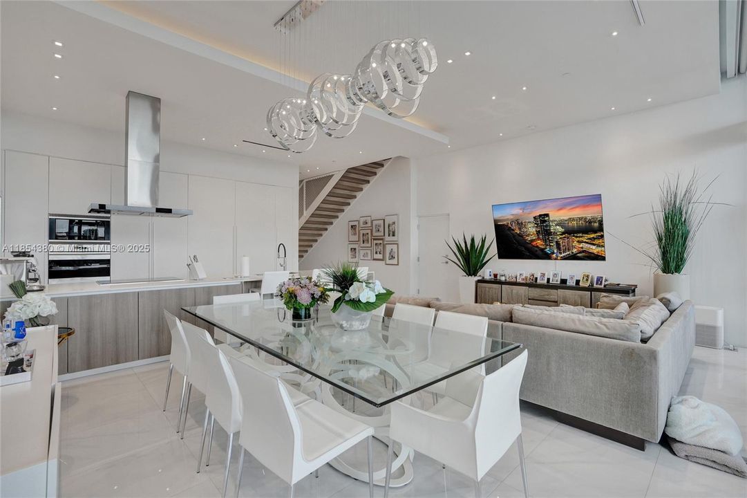 En Venta: $2,600,000 (5 camas, 5 baños, 3344 Pies cuadrados)