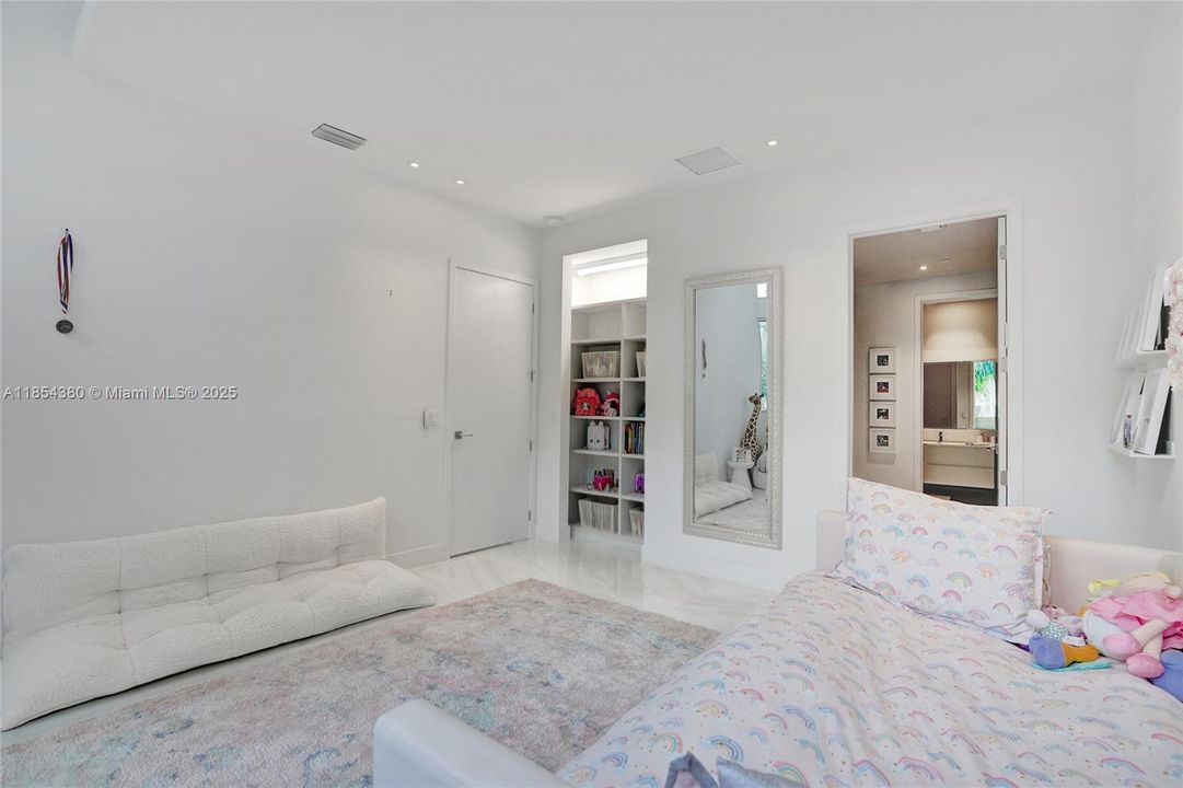 En Venta: $2,600,000 (5 camas, 5 baños, 3344 Pies cuadrados)