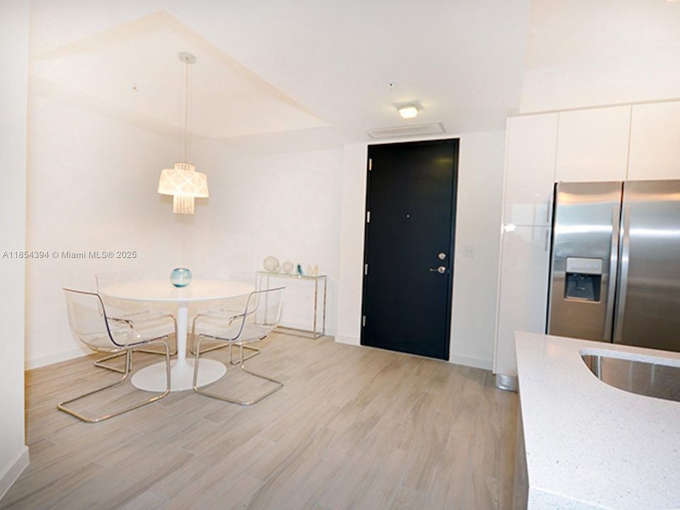 For Sale: $689,500 (2 beds, 2 baths, 1097 Square Feet)
