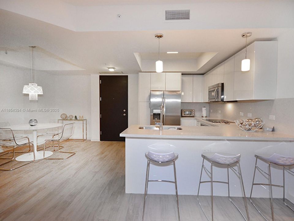 For Sale: $689,500 (2 beds, 2 baths, 1097 Square Feet)