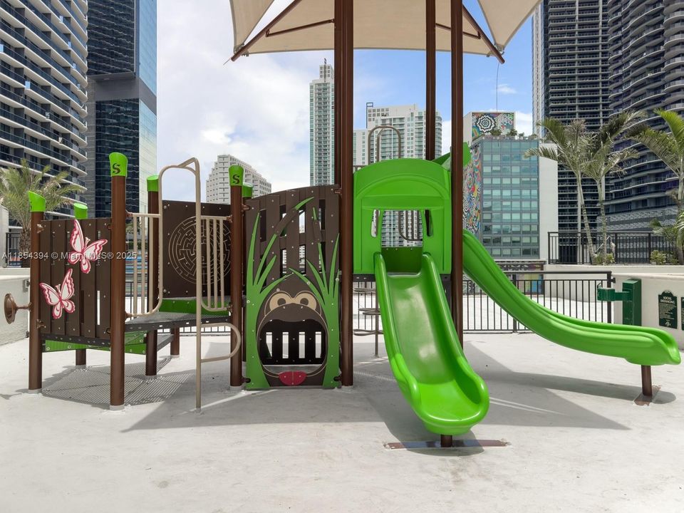 For Sale: $689,500 (2 beds, 2 baths, 1097 Square Feet)