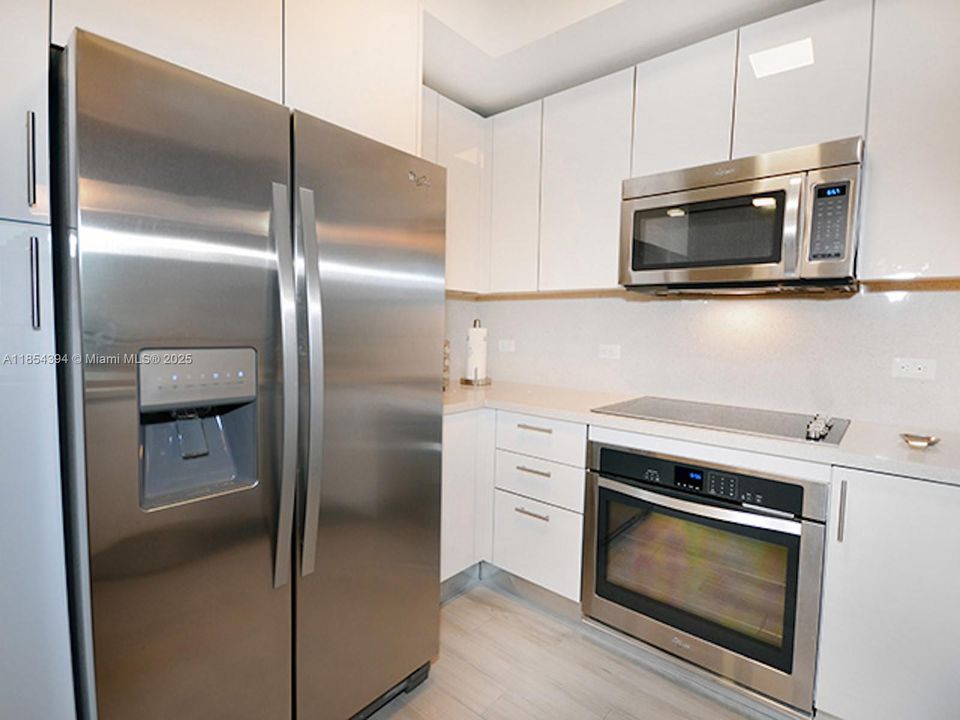 For Sale: $689,500 (2 beds, 2 baths, 1097 Square Feet)