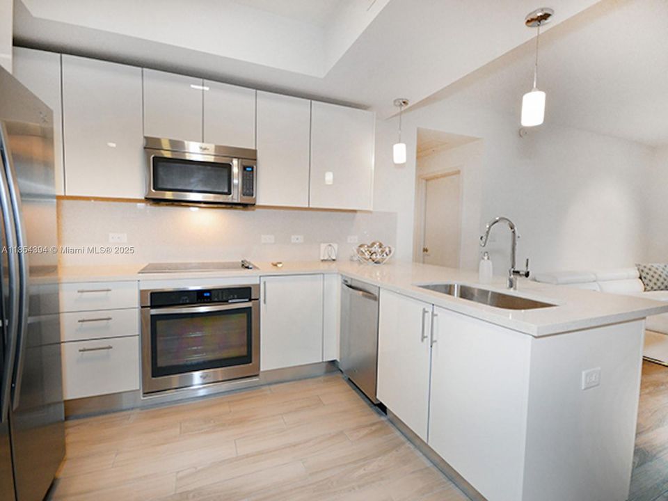 For Sale: $689,500 (2 beds, 2 baths, 1097 Square Feet)