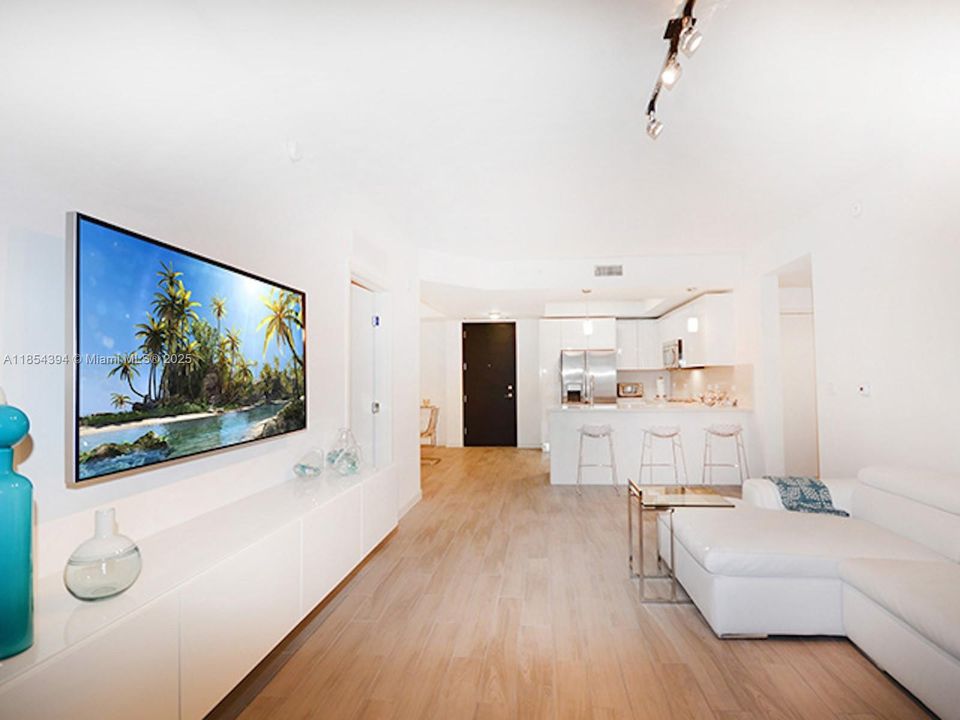 For Sale: $689,500 (2 beds, 2 baths, 1097 Square Feet)