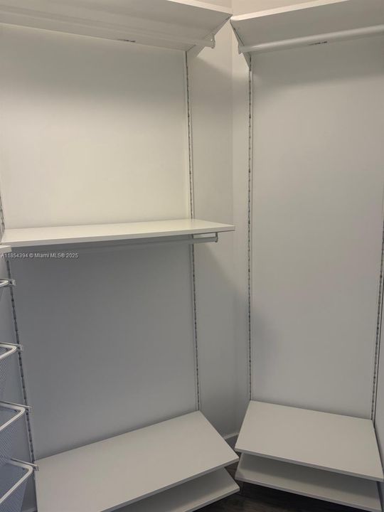 For Sale: $689,500 (2 beds, 2 baths, 1097 Square Feet)