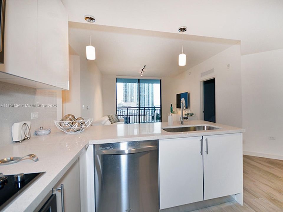 For Sale: $689,500 (2 beds, 2 baths, 1097 Square Feet)