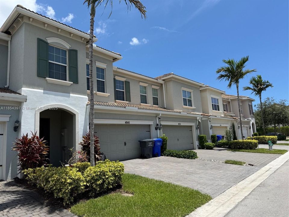 Vendido Recientemente: $655,000 (3 camas, 2 baños, 1929 Pies cuadrados)