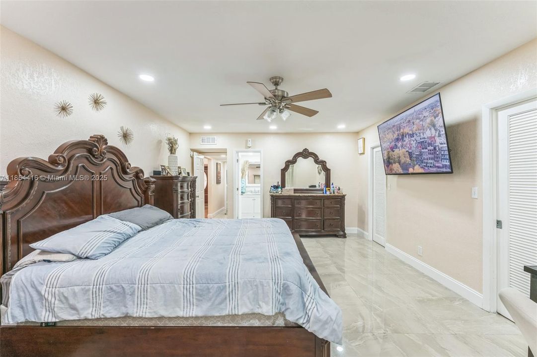 For Rent: $5,400 (3 beds, 2 baths, 2075 Square Feet)