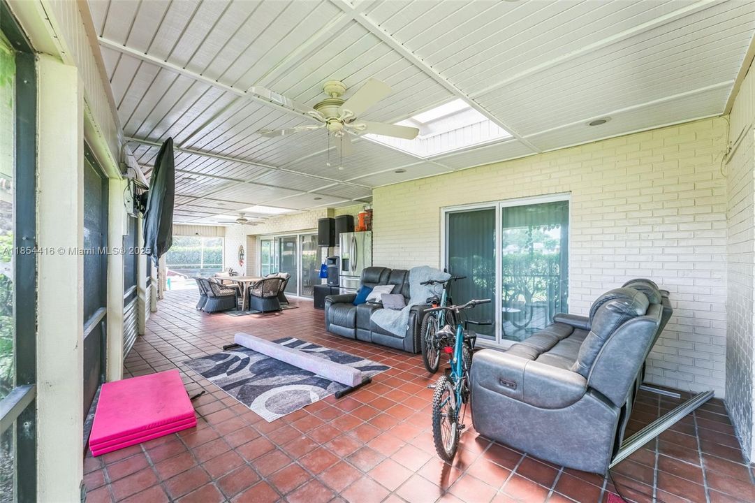 For Rent: $5,400 (3 beds, 2 baths, 2075 Square Feet)