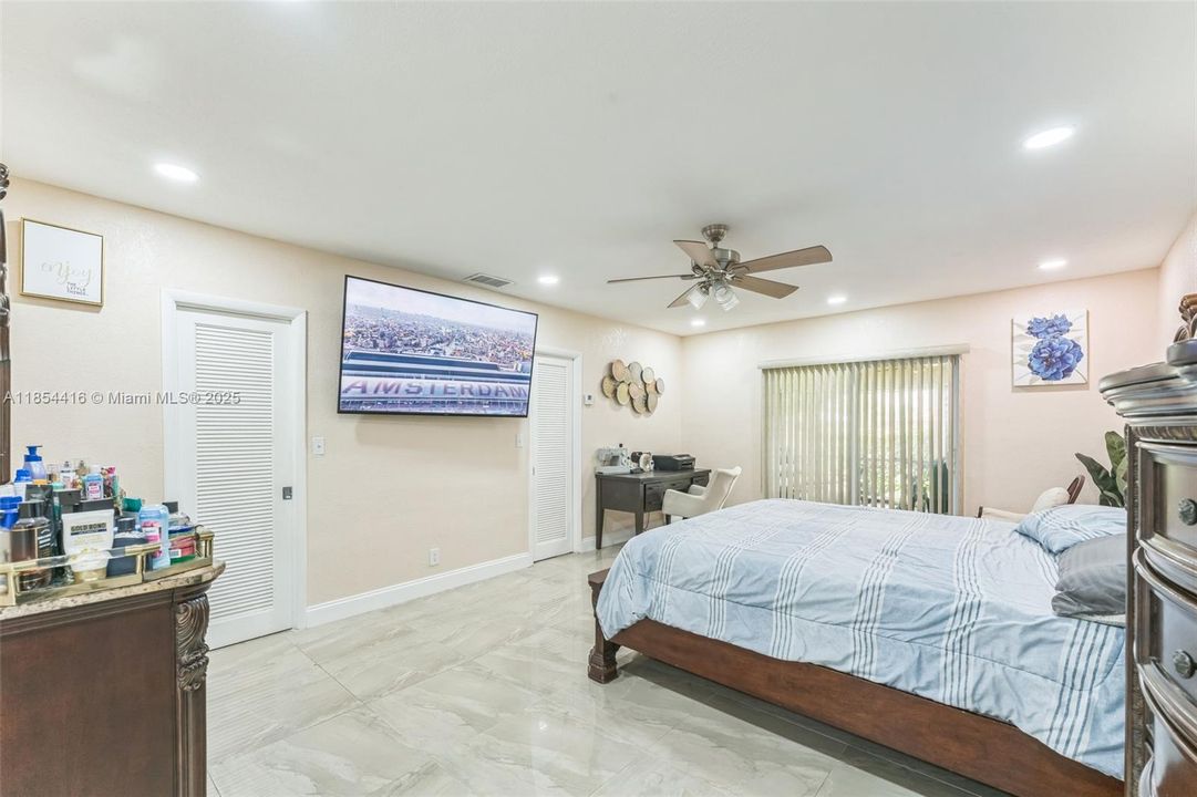 For Rent: $5,400 (3 beds, 2 baths, 2075 Square Feet)