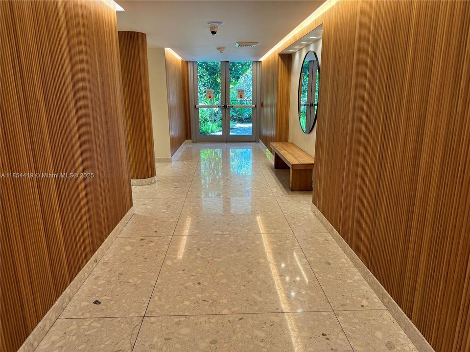 For Sale: $495,000 (1 beds, 1 baths, 729 Square Feet)