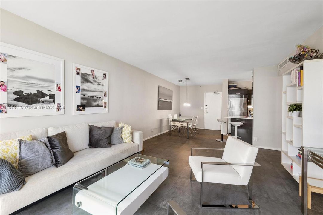 For Sale: $495,000 (1 beds, 1 baths, 729 Square Feet)