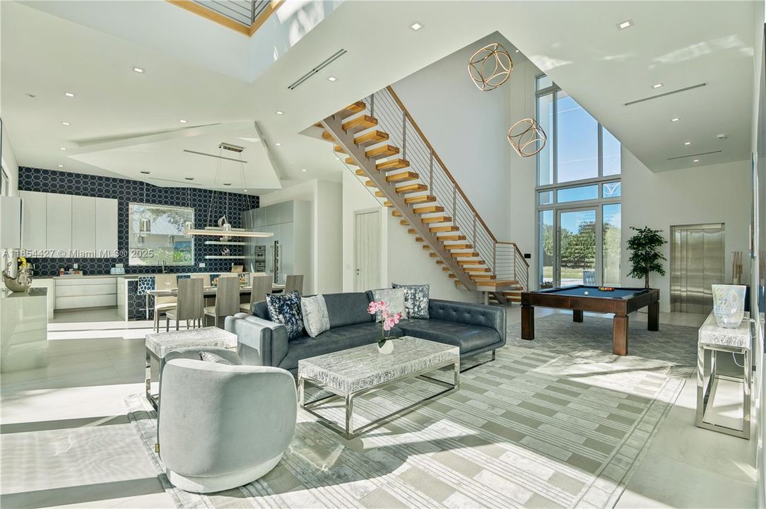 В аренду: $30,000 (5 спален, 5 ванн, 5024 Квадратных фут)