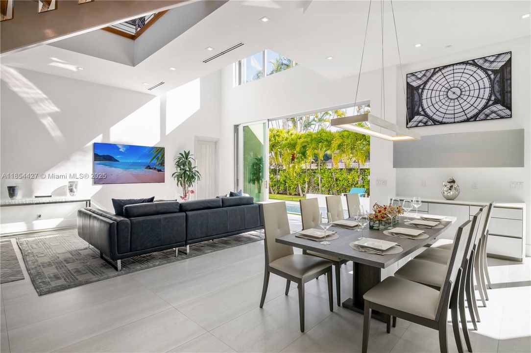 В аренду: $30,000 (5 спален, 5 ванн, 5024 Квадратных фут)