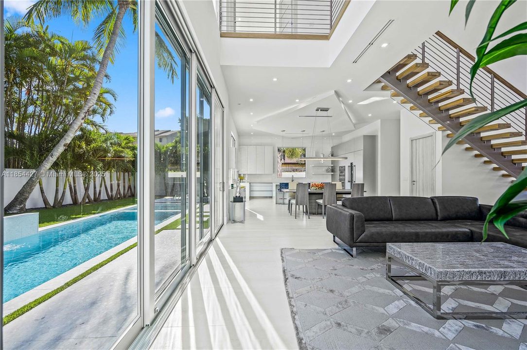 В аренду: $30,000 (5 спален, 5 ванн, 5024 Квадратных фут)