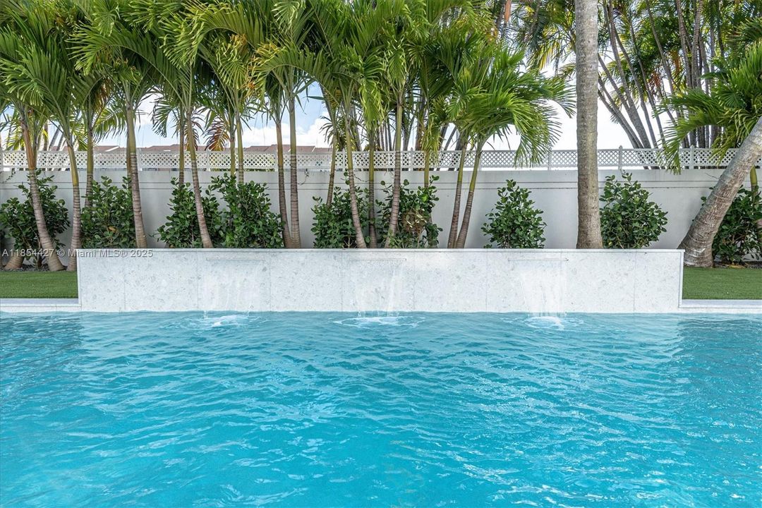 В аренду: $30,000 (5 спален, 5 ванн, 5024 Квадратных фут)