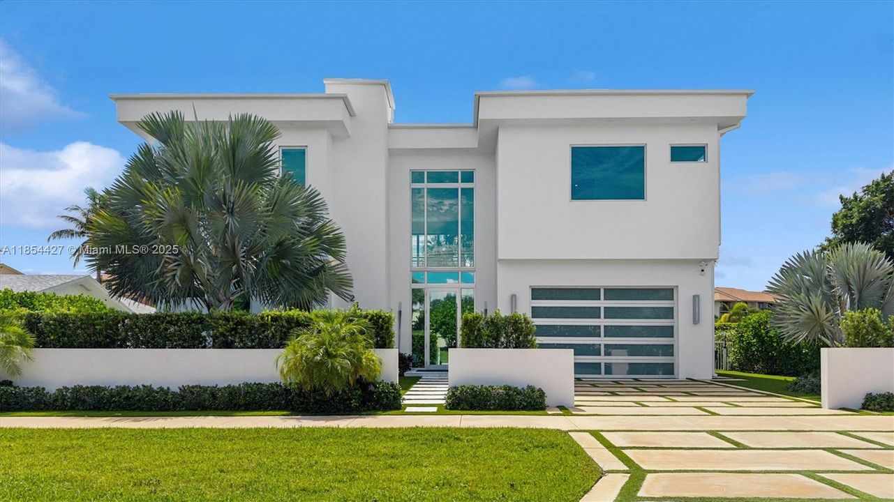 В аренду: $30,000 (5 спален, 5 ванн, 5024 Квадратных фут)