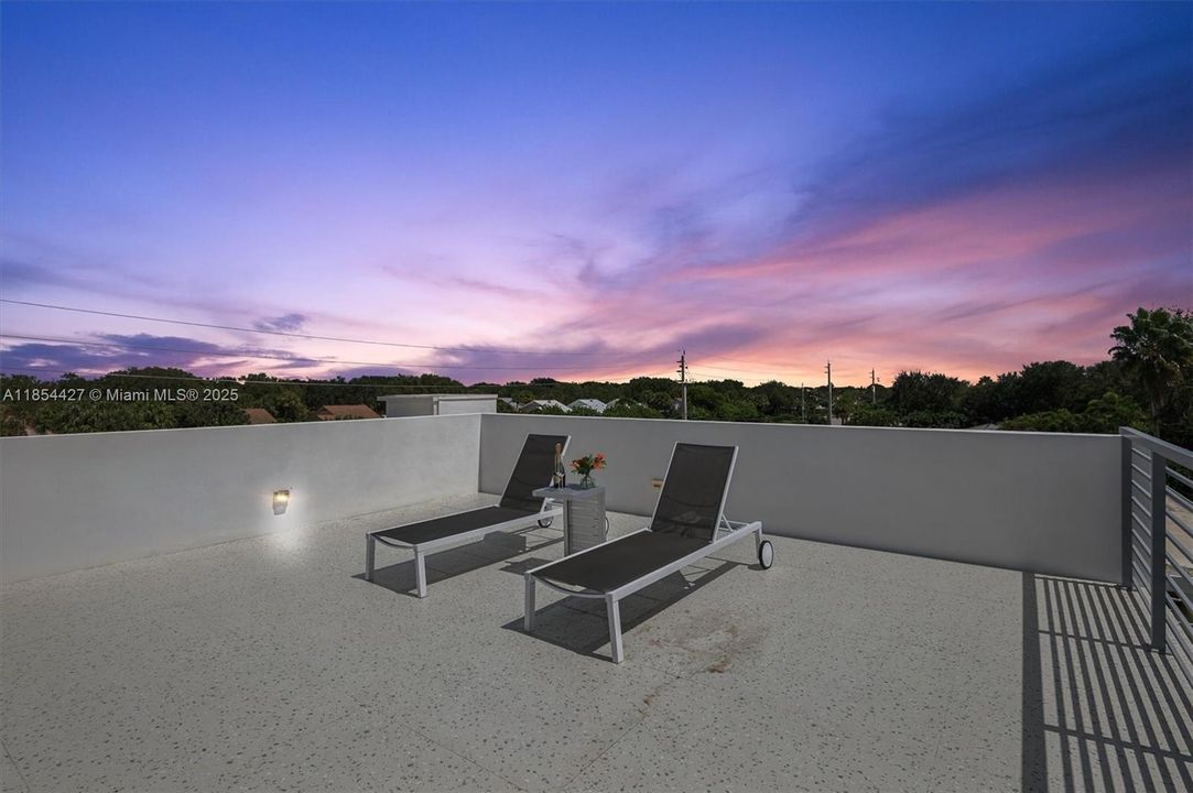 В аренду: $30,000 (5 спален, 5 ванн, 5024 Квадратных фут)