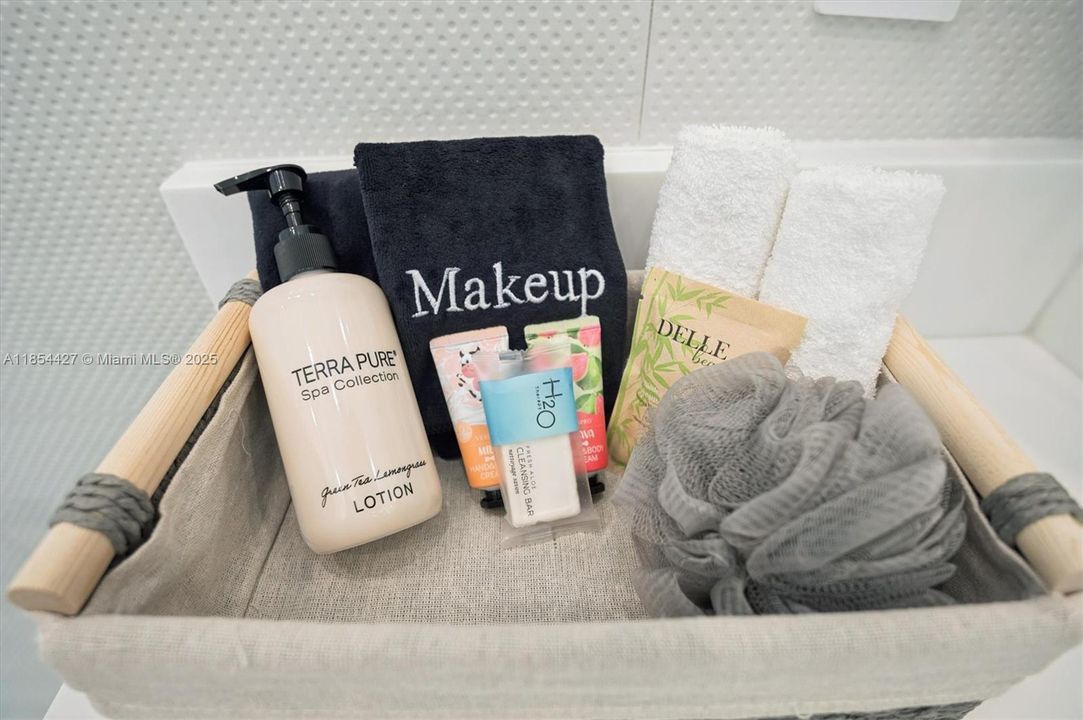 В аренду: $30,000 (5 спален, 5 ванн, 5024 Квадратных фут)