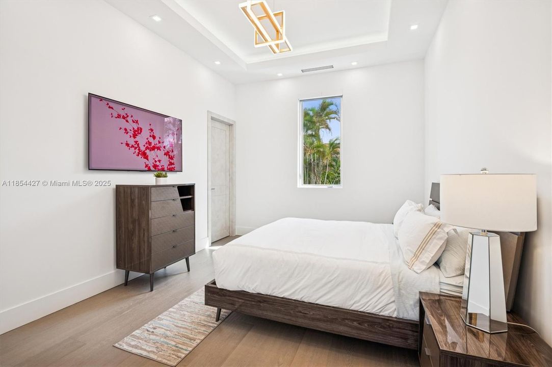 В аренду: $30,000 (5 спален, 5 ванн, 5024 Квадратных фут)