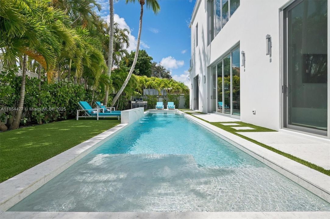 В аренду: $30,000 (5 спален, 5 ванн, 5024 Квадратных фут)