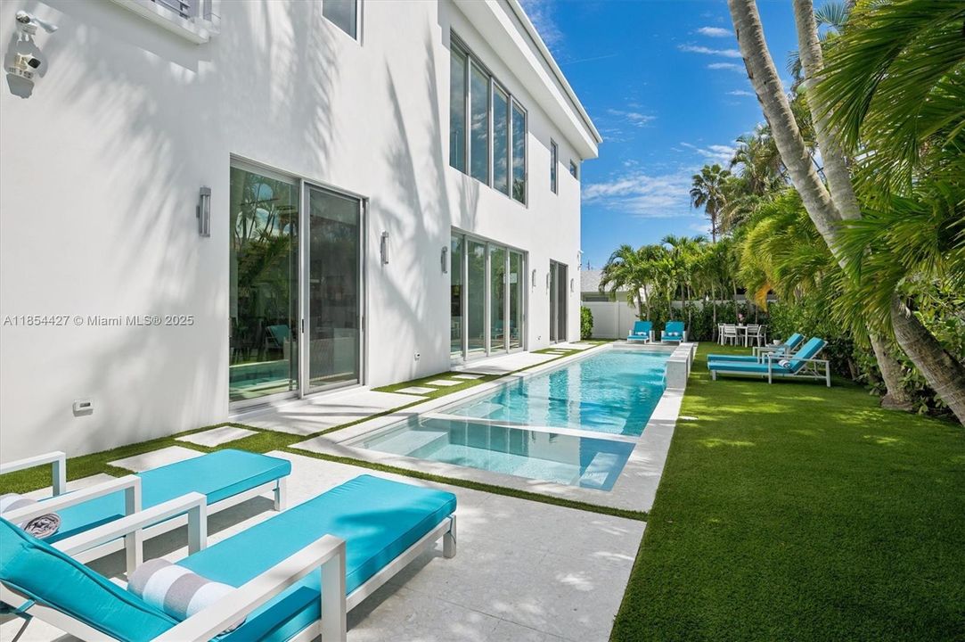 В аренду: $30,000 (5 спален, 5 ванн, 5024 Квадратных фут)