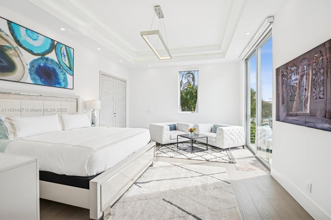 В аренду: $30,000 (5 спален, 5 ванн, 5024 Квадратных фут)