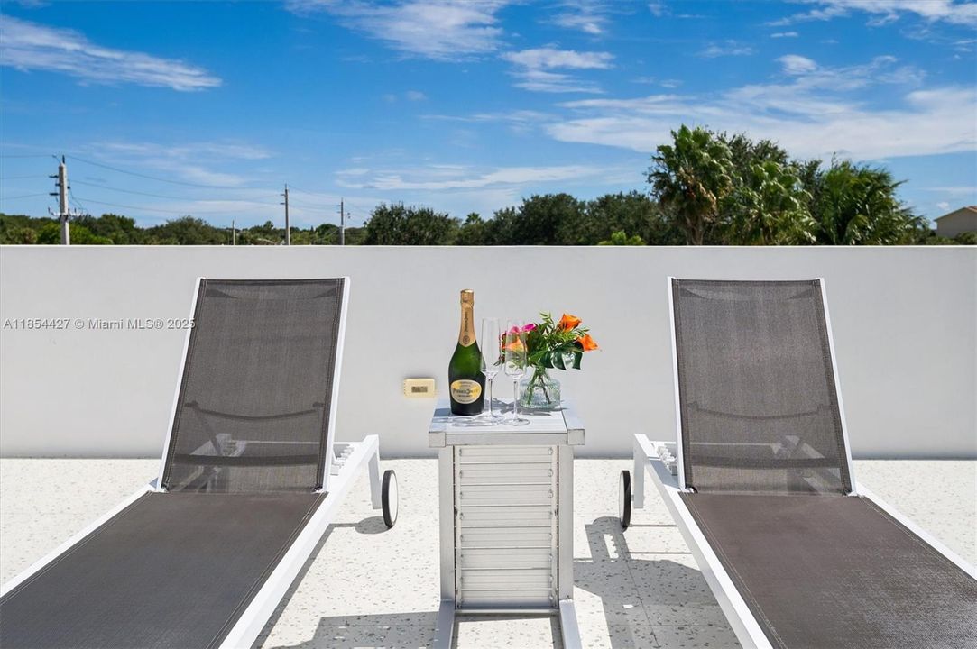 В аренду: $30,000 (5 спален, 5 ванн, 5024 Квадратных фут)